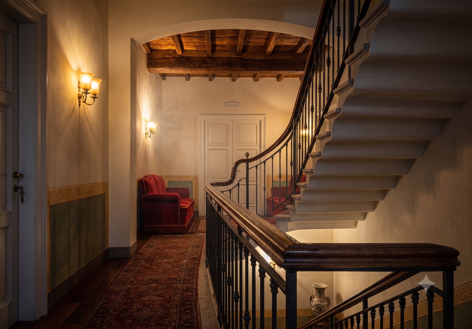 Lo scalone d'ingresso della Locanda Alle Roncole