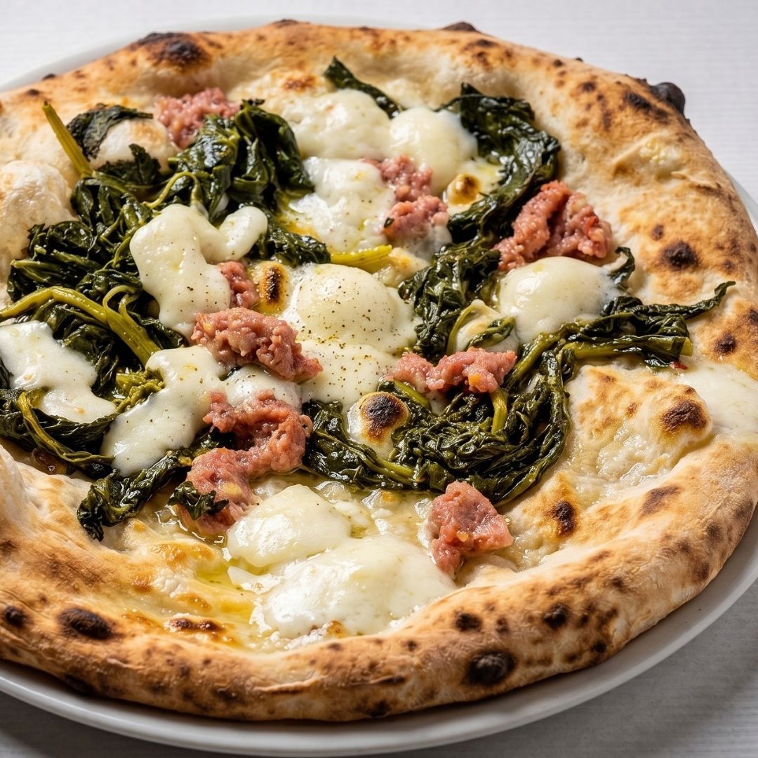 Pizza con friarielli, mozzarella e salsiccia