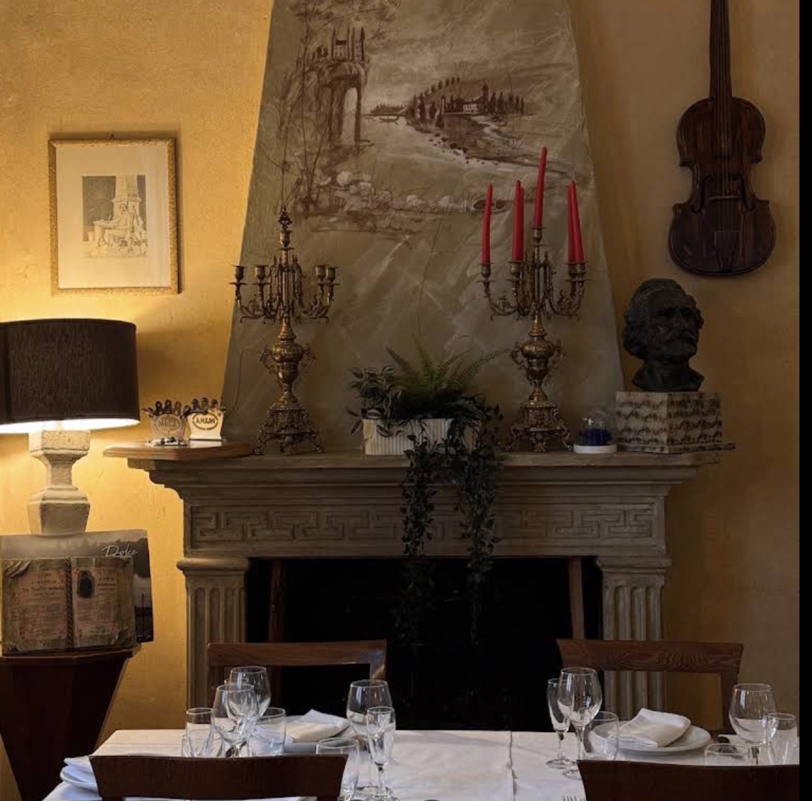 Sala del ristorante Alle Roncole apparecchiata